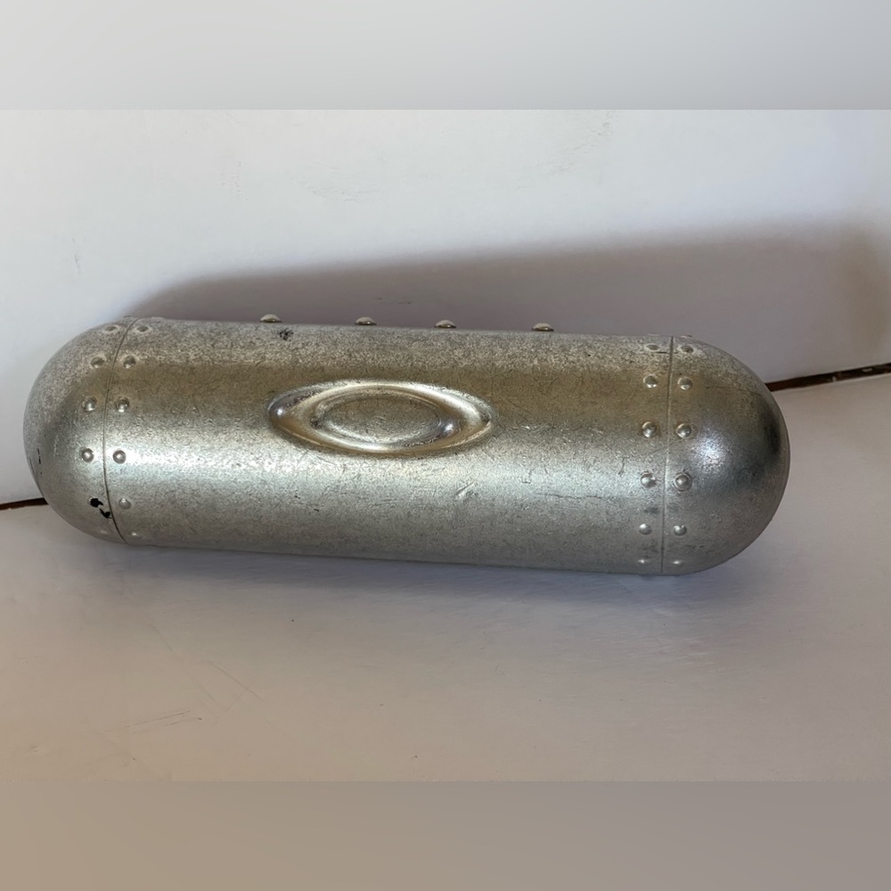 Oakley Case - Picture 4 of 5